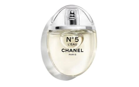 Una goccia di Chanel N°5 L'Eau Drop realizza la 